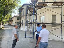 Прокурор Армавира проверил ход капремонта в многоэтажках