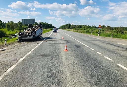 В ДТП с переворотом на трассе Тюмень — Омск пострадала 7-летняя девочка