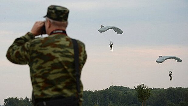 Во время учений ОДКБ «солдат НАТО» призывали бросать оружие