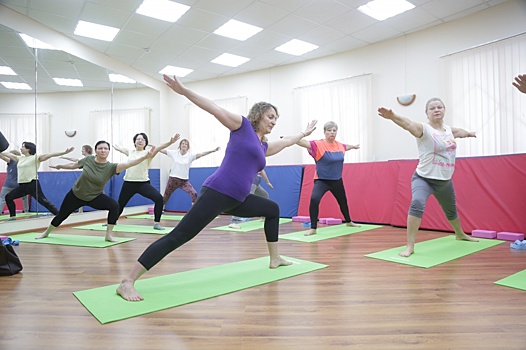 В Спортивно-досуговом центре «Триумф» проходят тренировки по йоге для пенсионеров