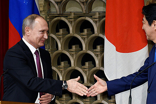 Абэ обратился к Путину с предложением работать вместе для будущих поколений