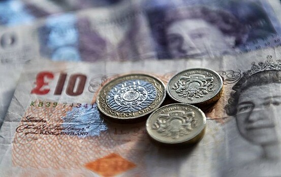Глава Минфина Великобритании пообещал рост минимальной зарплаты на 28%