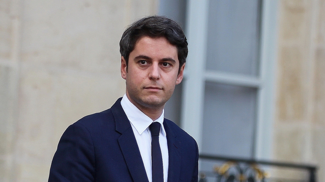 «Макрон-младший»: левые и правые Франции раскритиковали нового премьера Атталя