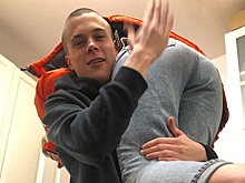 «Тетины тылы»: внук Никиты Михалкова поднял на плечо свою тетю-актрису Надежду