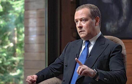 Медведев указал на двуличный подход США к конфликтам на Украине и Ближнем Востоке