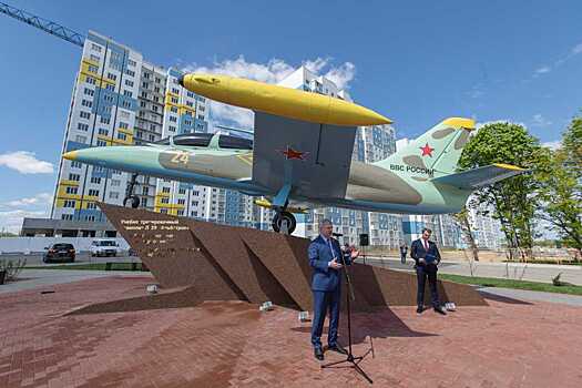 В Воронеже открыли памятник военным летчикам