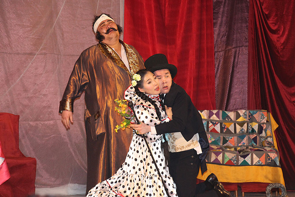 Артисты Саха театра гастролируют в Булунском районе