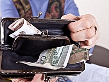 Коммунальщики "по ошибке" прислали пенсионерам счет за воду на 100 тысяч