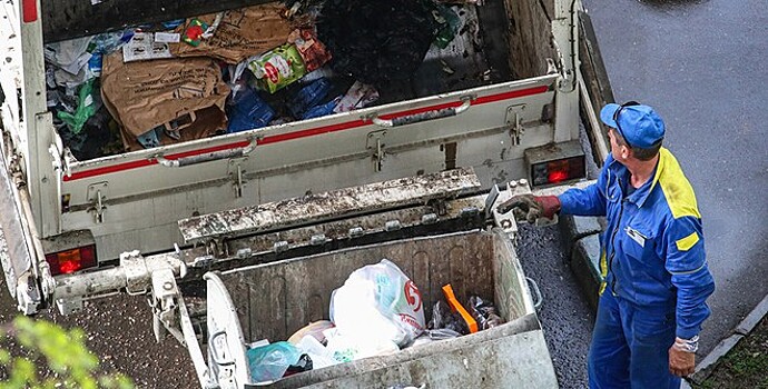 Томский губернатор уволил чиновника за срыв начала "мусорной" реформы