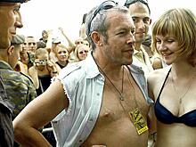 Ургант спросил Макаревича про пьянство на сцене