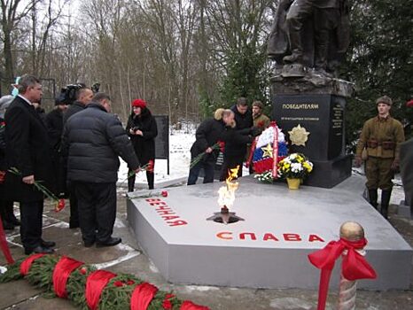 В Башкатово открыли памятник Советскому солдату