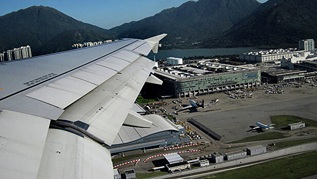 В аэропорту Гонконга задержали более 50 рейсов из-за шторма Roke