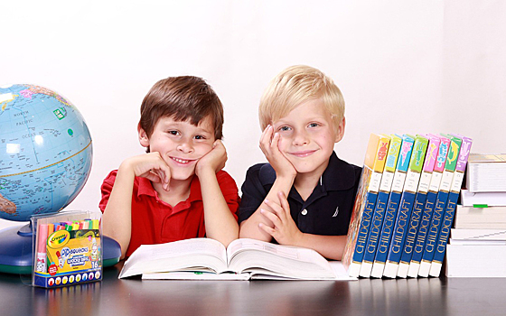 Эксперт прокомментировал ситуацию с зачислением первоклассников