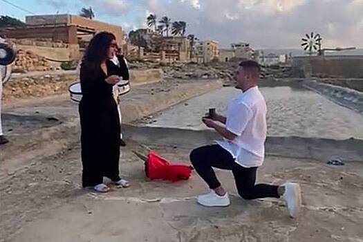 Мужчина инсценировал вооруженное похищение девушки и сделал ей предложение