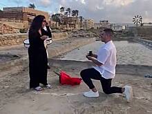 Мужчина инсценировал вооруженное похищение девушки и сделал ей предложение