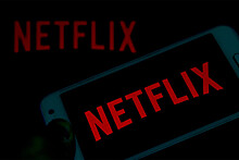 Netflix ограничит использование живущими раздельно людьми одного аккаунта