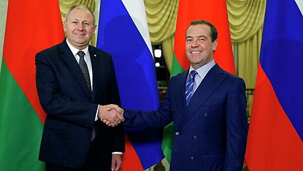 Медведев поблагодарил экс-премьера Белоруссии за продуктивную работу