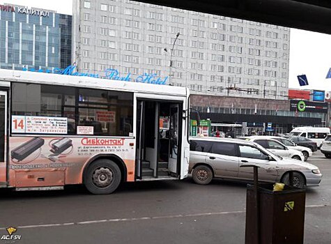 В Новосибирске в результате страшной аварии пострадали три человека