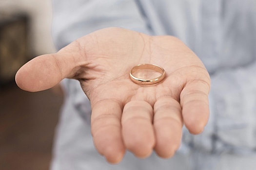 Мужчина чудом спасся от смерти благодаря обручальному кольцу