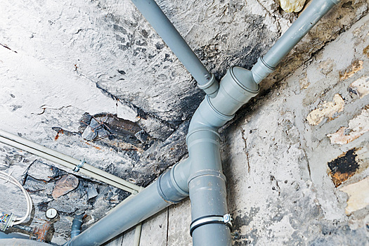 Неприятные запахи от канализации: почему они появляются и как их устранить?