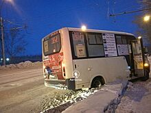 Пострадавших в ДТП с маршруткой увезли на скорой