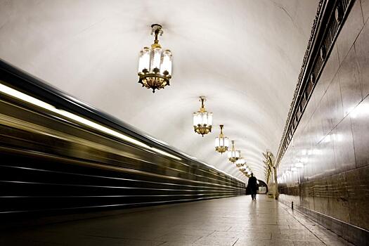 На 45 станциях метро Москвы установили звуковые маяки для слабовидящих пассажиров