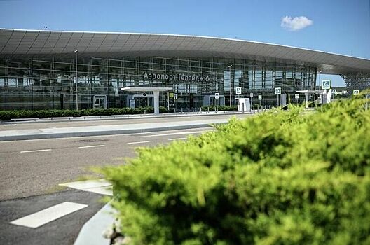 В Геленджике приземлился первый за три года пассажирский самолет