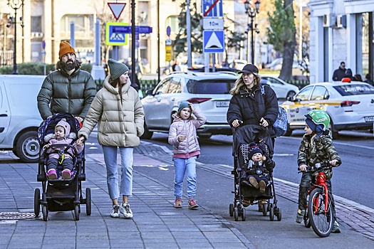 Соцфонд досрочно отправит ноябрьские пособия семьям с детьми