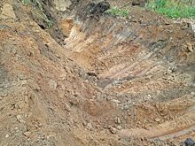 Техника не проедет: костромичи боятся лесного пожара из-за только что выкопанного рва на дороге