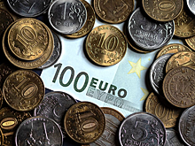 Курс евро впервые с 10 апреля превысил 73 рубля