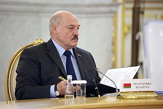 Лукашенко заявил о подтолкнувших Россию и Белоруссию санкциях