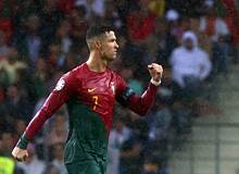 Дубль Роналду помог Португалии обыграть Словакию в матче квалификации Евро