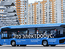 Электробус врезался в столб на северо-востоке Москвы и попал на видео