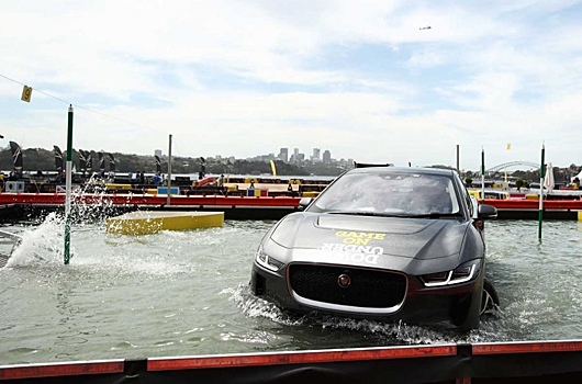 Видео: электрический Jaguar I-Pace ездит по воде