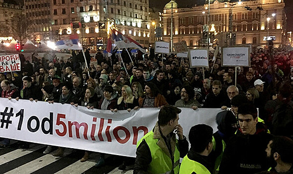 Кто стоит за митингами в Сербии