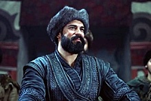 Фото: звезда турецких сериалов Бурак Озчивит приехал на съемки в России