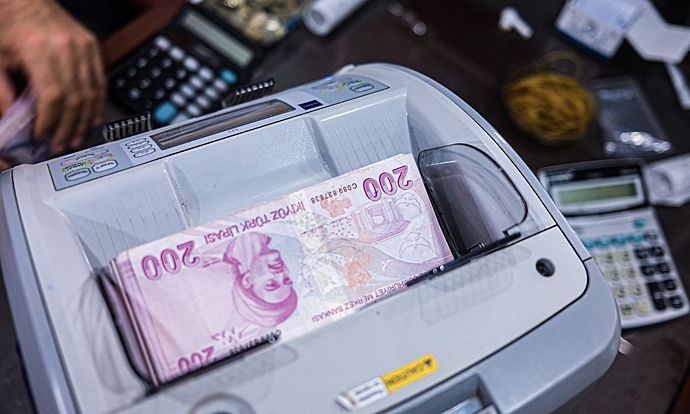 Турецкая лира рекордно ослабла к рублю