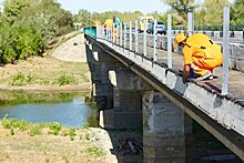 В Урицком районе готовятся к ремонту моста через реку Цон