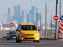Водитель такси попал в аварию и устроил стрельбу в Москве