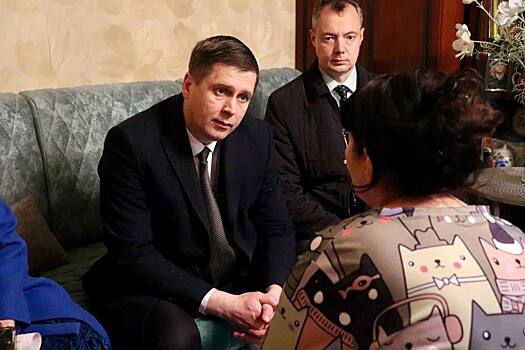 Андрей Гнеушев навестил в Заволжье мать погибшего на СВО бойца