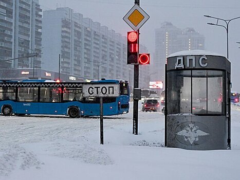 Дополнительные автобусы запущены на столичных маршрутах из-за снегопада