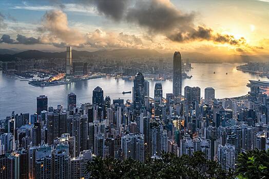 Власти Гонконга предлагают туристам бесплатные билеты