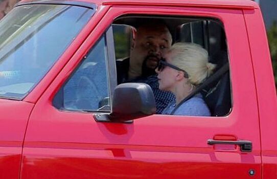 Lady Gaga показала свой раритетный Ford SVT Lightning первого поколения
