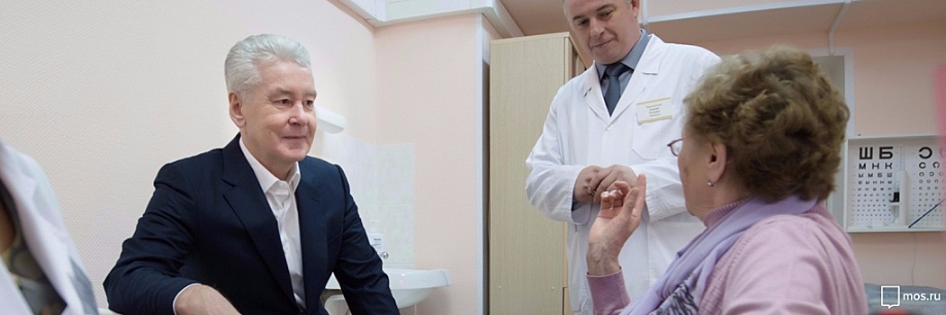 Московским врачам, работающие с пожилыми людьми, увеличат зарплату