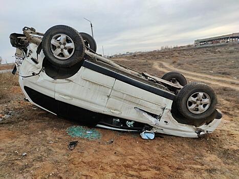Машина врезалась в опору ЛЭП в Наримановском районе