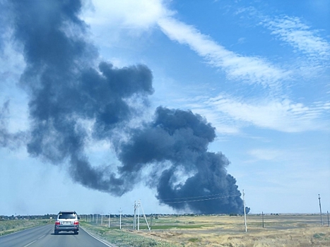 Под Новосибирском полыхает пилорама: огонь охватил 600 «квадратов»
