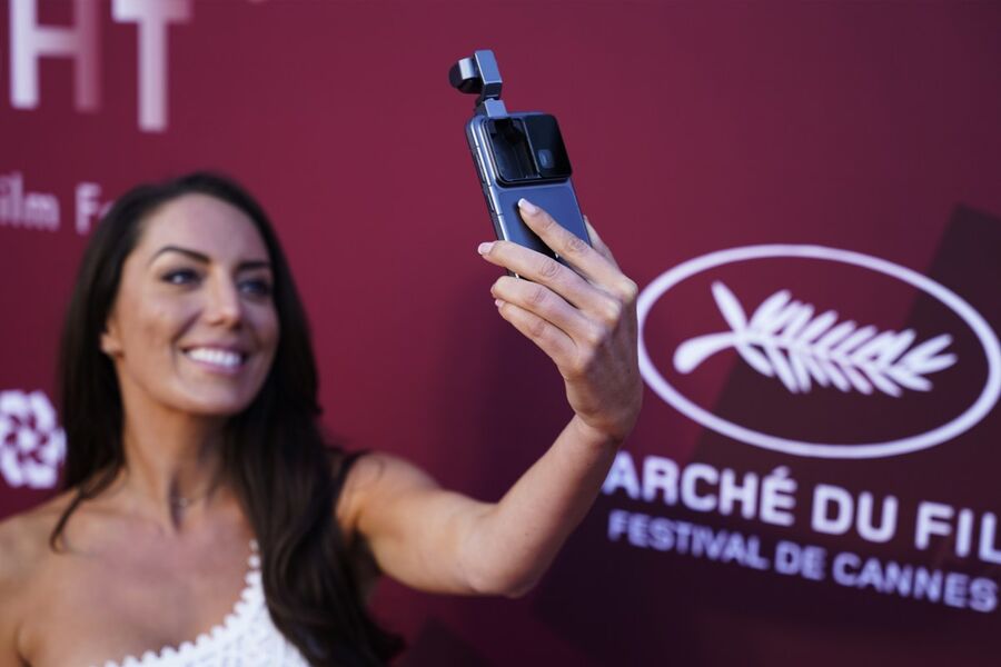 Honor раскрыла сроки выхода первого Robot Phone с робокамерой