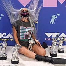 Выступление Леди Гаги на VMA – часть давней международной традиции выступлений в масках