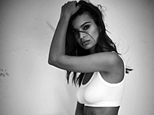 Эмили Ратаковски снялась в нижнем белье