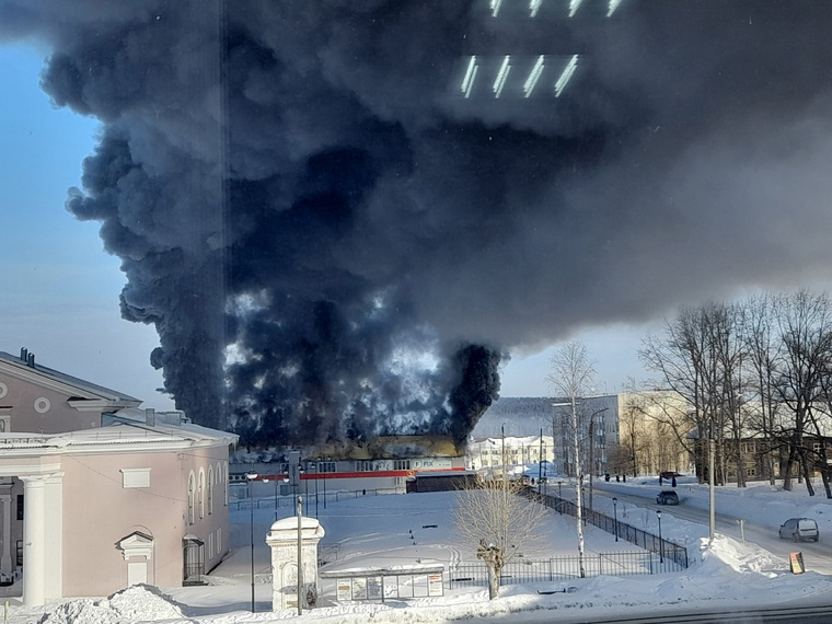 В Пермском крае произошел пожар в магазинах Fix Price и «Пятерочка»